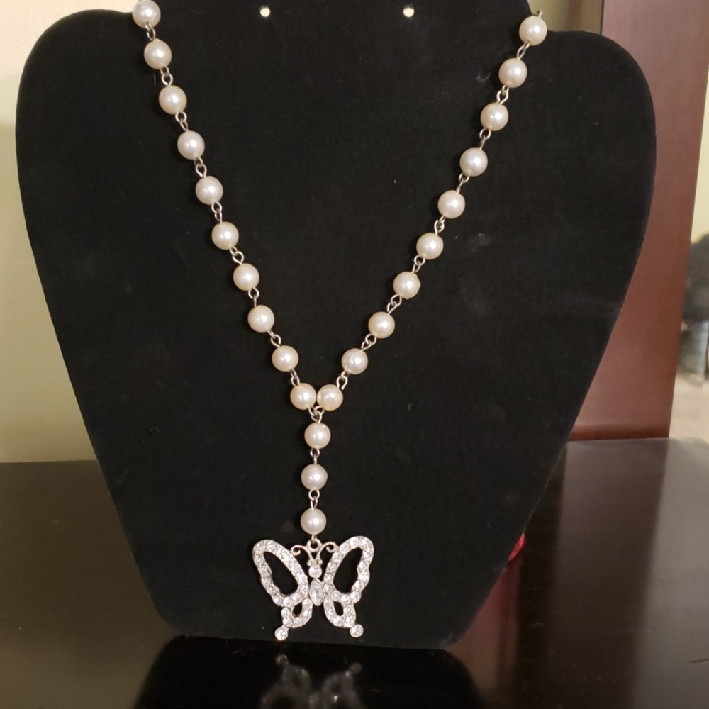 Vintage Pearl Y Necklace w/ Drop Butterfly